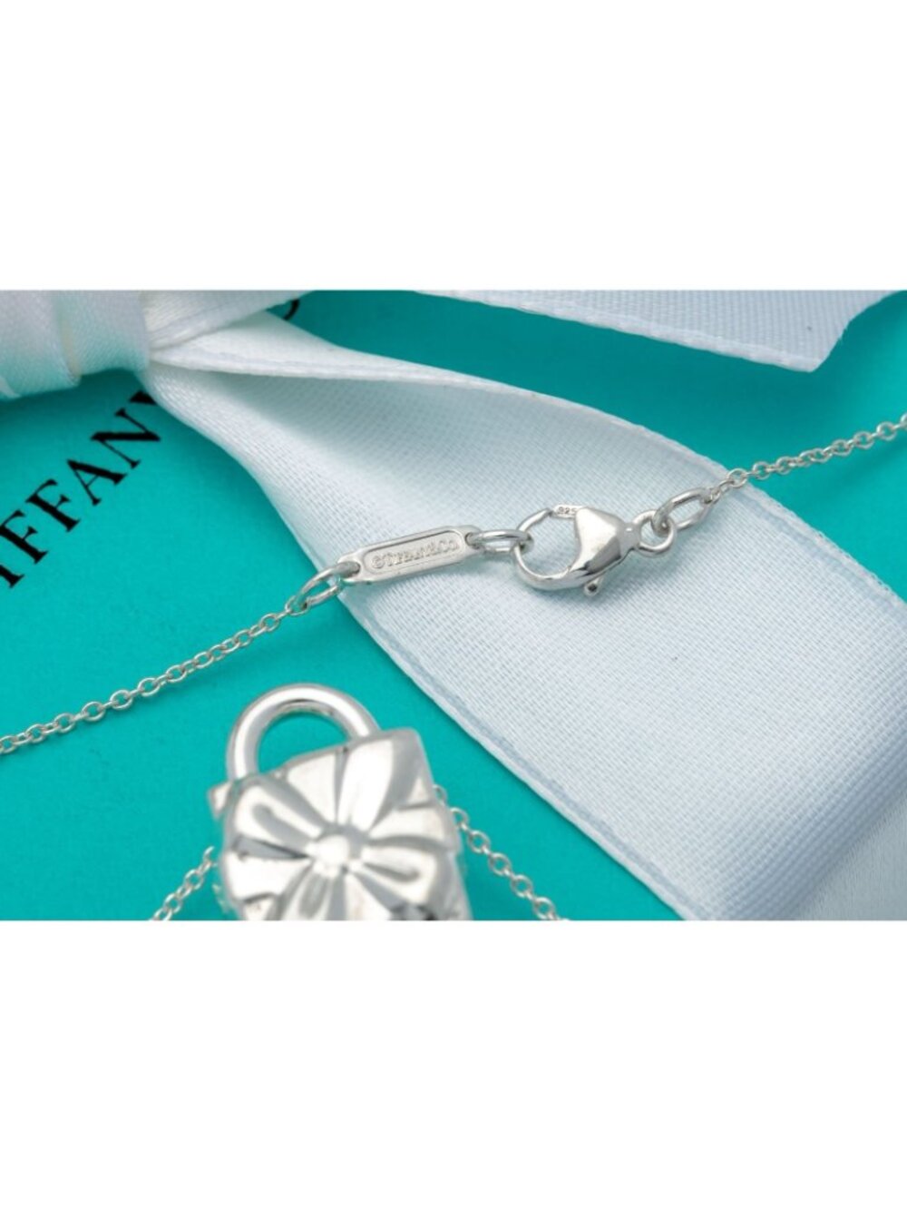 Tiffany & Co Pendant Bow Gift Box Present Lock Necklace in Silver on a 16" Chain - Picture 4 of 8